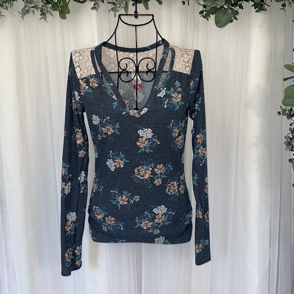 NOBO Girls Medium Size 8-9 Floral and Lace V-Neck